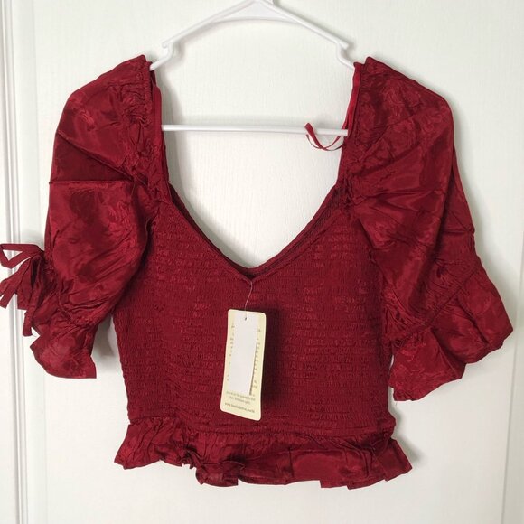 Band Of The Free Smocked Textured Red Blouse Puff Sleeves Ruffle Hem Size Medium - Picture 5 of 7